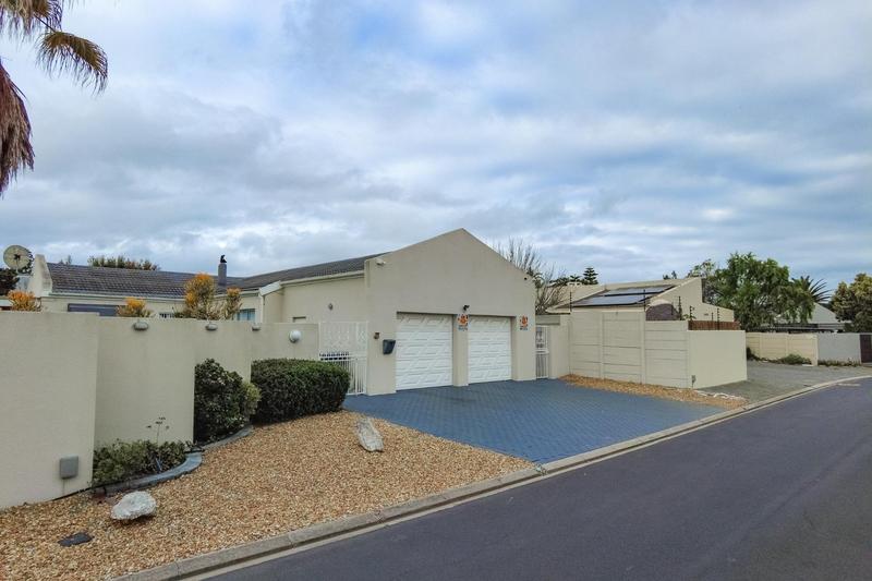 To Let 3 Bedroom Property for Rent in Table View Western Cape